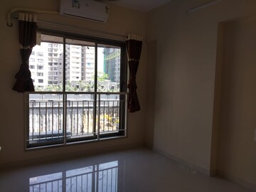 Room in 2 BHK Apartment at Kabra Paradise, Andheri West – for Rent