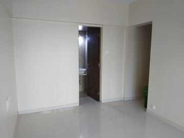 Room in 2 BHK Apartment at Kabra Paradise, Andheri West – for Rent