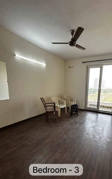 Room in 3 BHK Apartment at BPTP Discovery Park, Sector 80 – for Rent