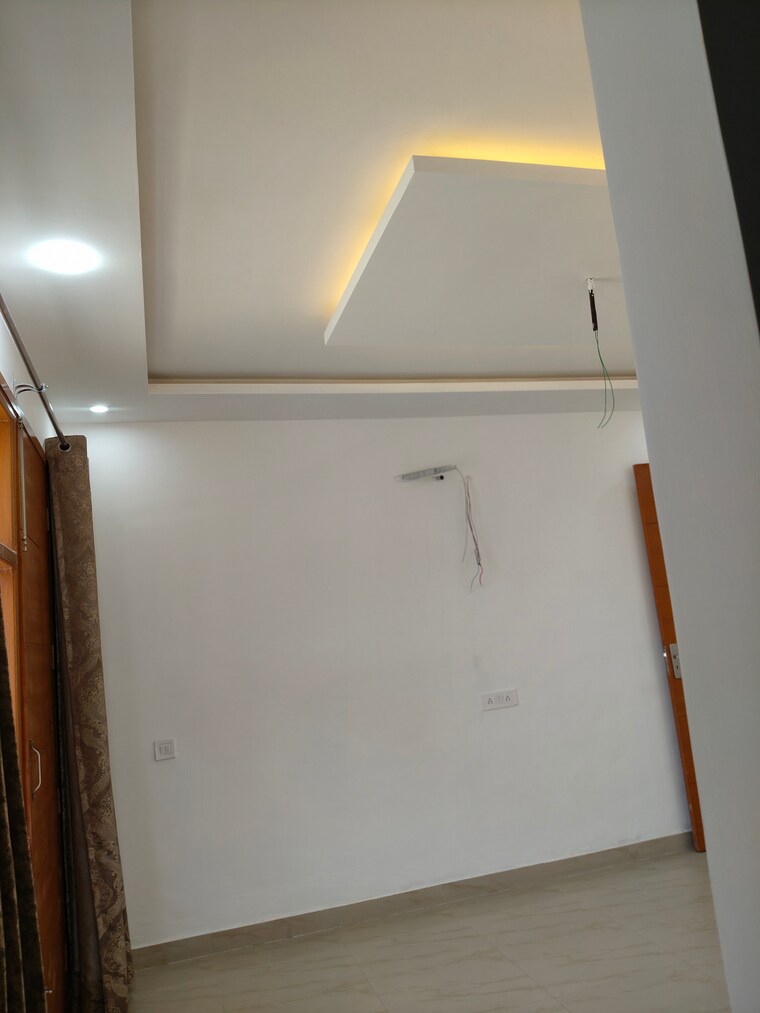 Room, dhakoli village 3.5 Bedroom 2150 Sq.Ft. Apartment In Dhakoli Village Zirakpur 8381216