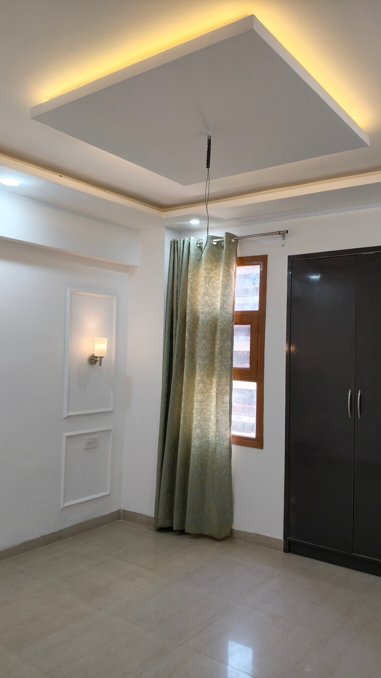 Room, dhakoli village 3.5 Bedroom 2150 Sq.Ft. Apartment In Dhakoli Village Zirakpur 8381216
