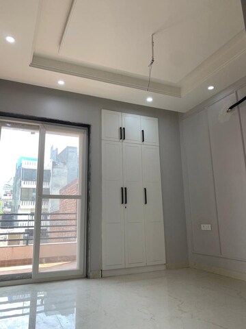 Building Lobby in 3 BHK Builder Floor at Sainik Colony – for Sale