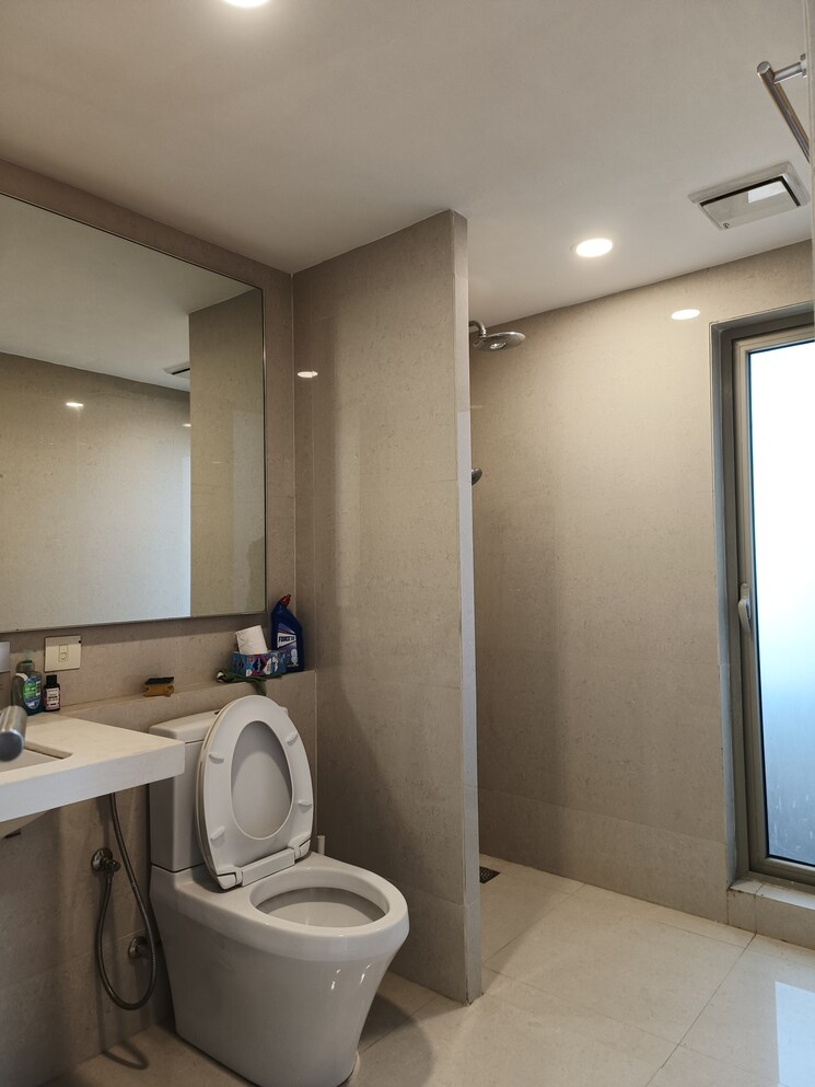Bathroom, hiranandani-cardinal 3 Bedroom 1895 Sq.Ft. Apartment In Ghodbunder Road Thane 8381264