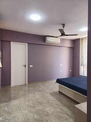 Room in 3 BHK Apartment at Hiranandani Cardinal, Ghodbunder Road – for Sale
