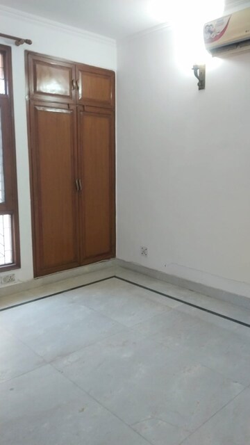 Room in 4 BHK Apartment at Sam India Palm Grove Apartments, Sector 50 – for Rent