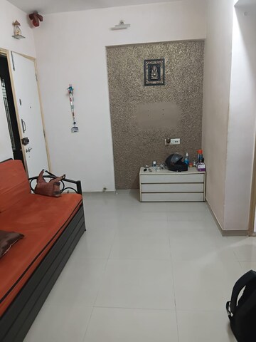 Furnished Amenities in 1 BHK Apartment at Lower Parel West – for Rent