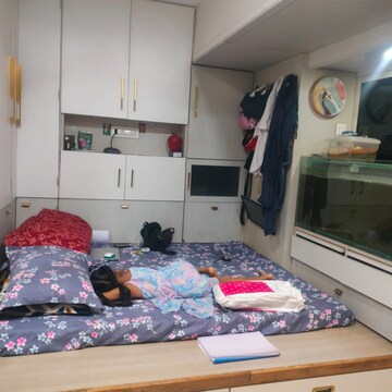 Bedroom in 1 BHK Apartment at Lower Parel West – for Rent