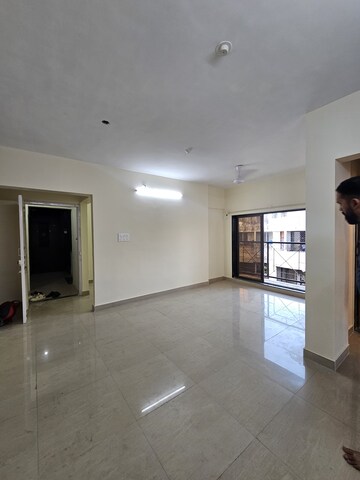 Room in 2 BHK Apartment at Mohini Grace CHS, Andheri West – for Rent