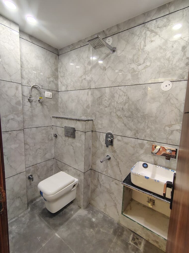 Bathroom, uttam nagar 3 Bedroom 775 Sq.Ft. Builder Floor In Uttam Nagar Delhi 8381316