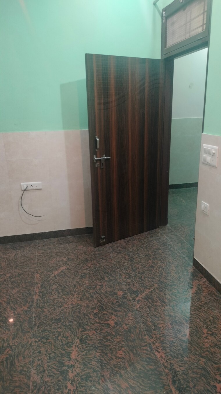 Room, sector 33 2 Bedroom 880 Sq.Ft. Apartment In Sector 33 Sonipat 8381381