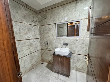 Kitchen in 4 BHK Builder Floor at Sector 43 – for Rent