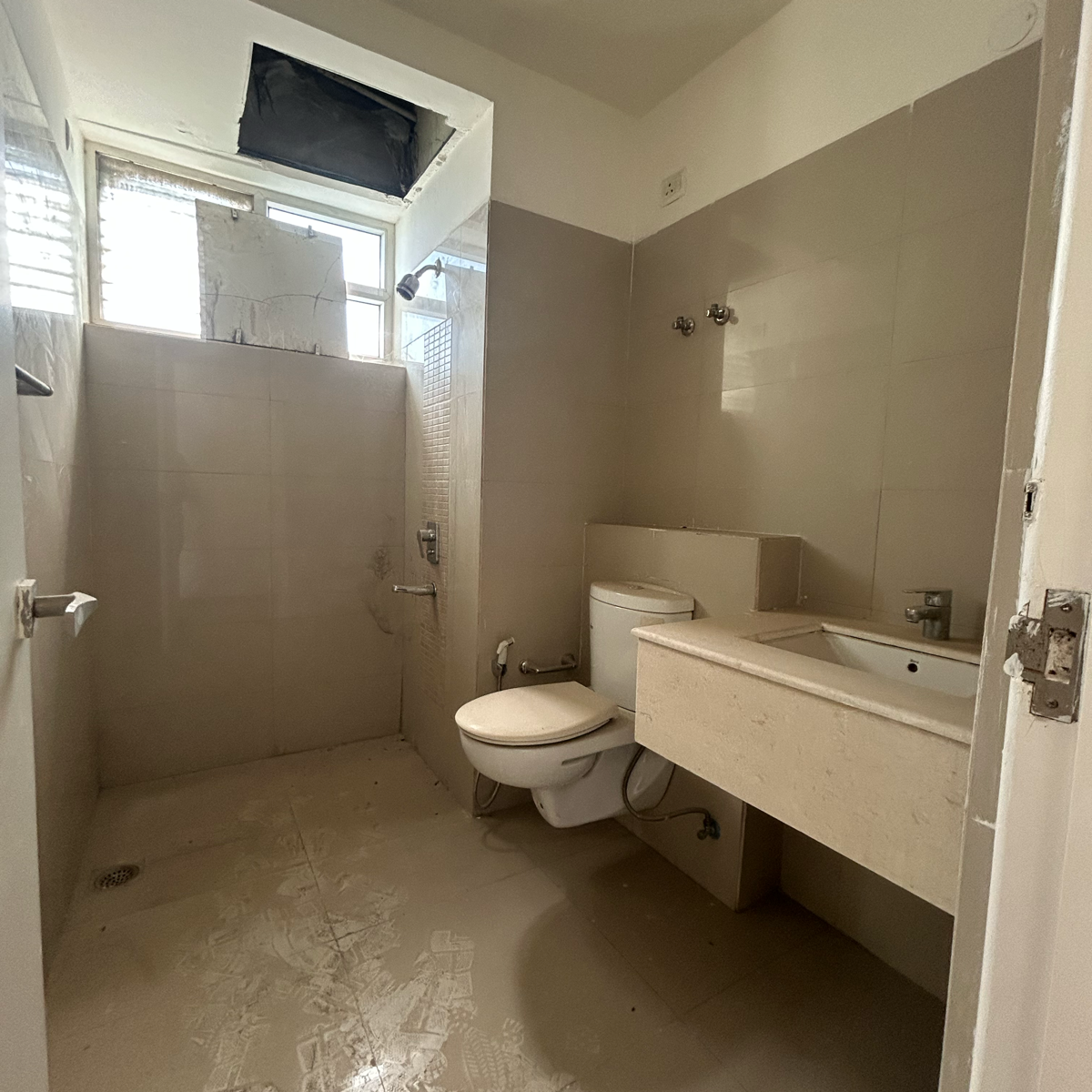 4 BHK + Servant Room Apartment For Sale in Emaar The Palm Drive-The Sky Terraces