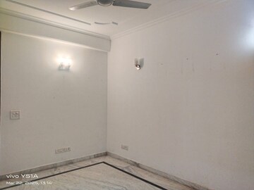Room in 3 BHK Builder Floor at Vasant Kunj – for Rent