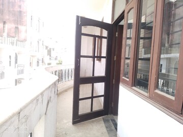 Room in 3 BHK Builder Floor at Vasant Kunj – for Rent