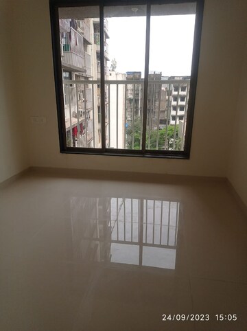 Room in 2 BHK Apartment at Bhoomi Samarth, Goregaon East – for Rent