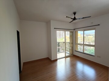 Room in 2 BHK Apartment at DB Orchid Ozone, Dahisar East – for Rent