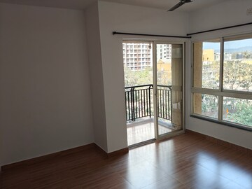 Room in 2 BHK Apartment at DB Orchid Ozone, Dahisar East – for Rent