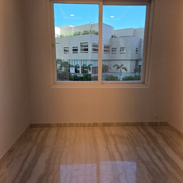 Room in 2 BHK Apartment at Ambience Creacions, Sector 22 – for Rent