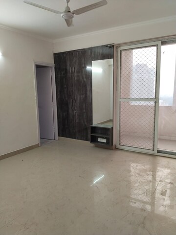 Room in 3 BHK Apartment at Amrapali Leisure Park, Amrapali Leisure Valley – for Rent