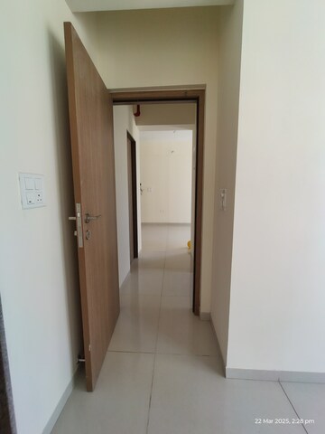 Room in 1 BHK Apartment at Godrej Nest Kandivali, Kandivali East – for Rent