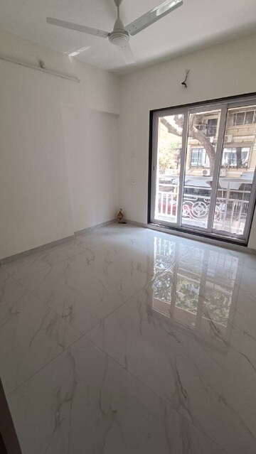 Room in 2 BHK Apartment at Santacruz West – for Rent