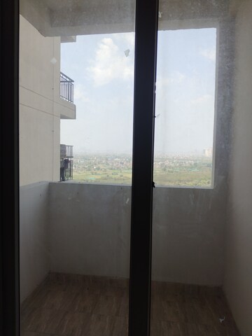 Room in 2 BHK Apartment at Amrapali Riverview, Amrapali Leisure Valley – for Rent