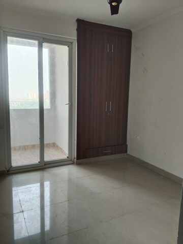 2 BHK Apartment For Rent in Amrapali Riverview, Amrapali Leisure Valley