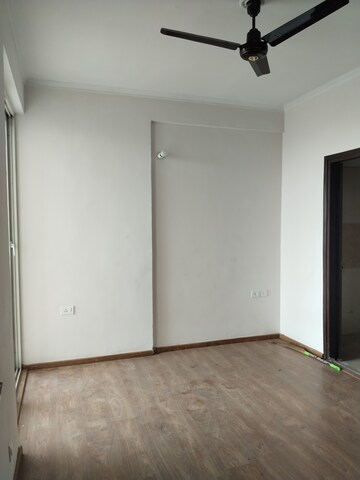 Room in 2 BHK Apartment at Amrapali Riverview, Amrapali Leisure Valley – for Rent