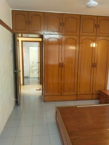 Furnished Amenities in 2 BHK Apartment at Bandra West – for Rent