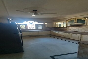 Parking in 3 BHK Apartment at Sector 41 – for Rent