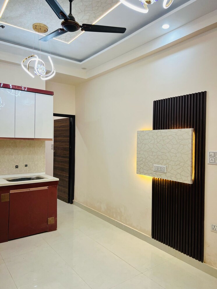 Room, dlf farms 3 Bedroom 850 Sq.Ft. Builder Floor In Dlf Farms Delhi 8381633