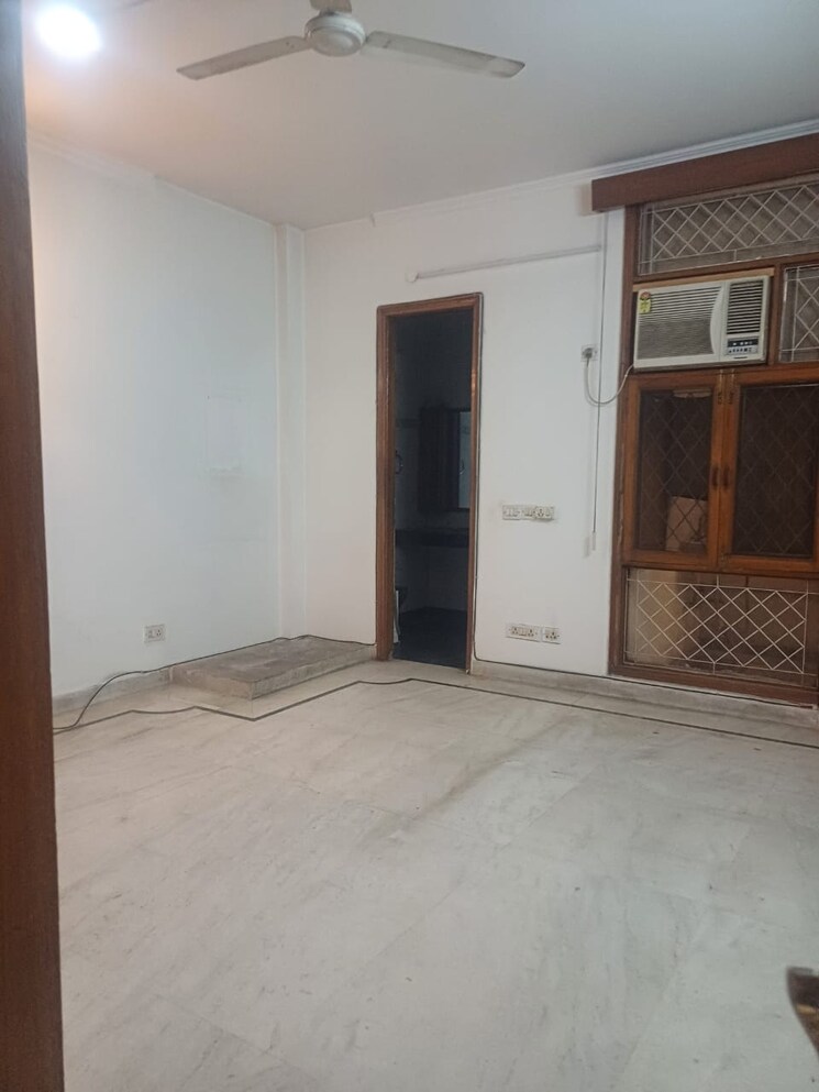 Room, greater kailash ii 3 Bedroom 311 Sq.Yd. Independent House In Greater Kailash ii Delhi 8381623