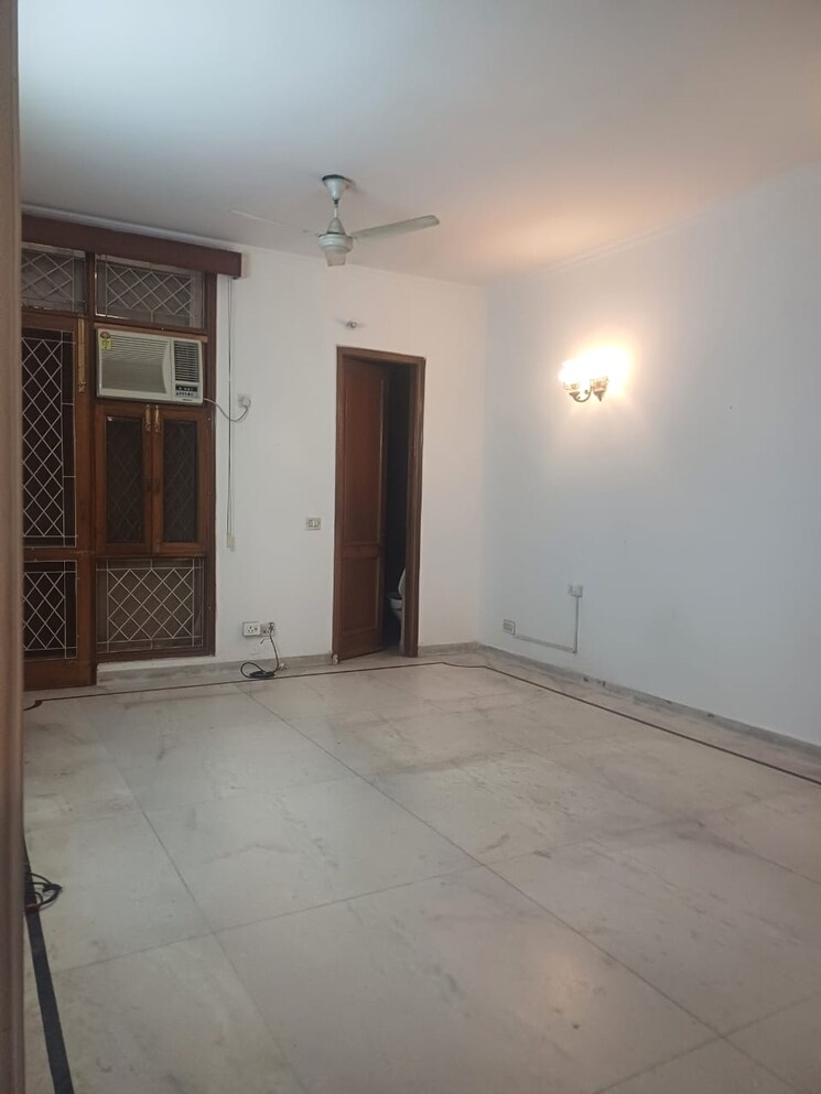 Room, greater kailash ii 3 Bedroom 311 Sq.Yd. Independent House In Greater Kailash ii Delhi 8381623