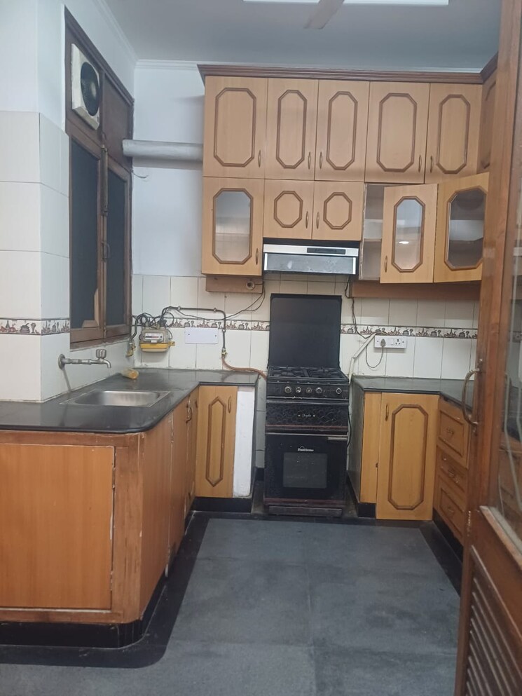 Kitchen, greater kailash ii 3 Bedroom 311 Sq.Yd. Independent House In Greater Kailash ii Delhi 8381623