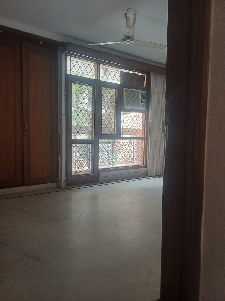 Room, greater kailash ii 3 Bedroom 311 Sq.Yd. Independent House In Greater Kailash ii Delhi 8381623