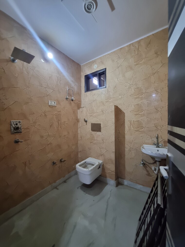 Kitchen, deep vihar 3 Bedroom 800 Sq.Ft. Builder Floor In Deep Vihar Delhi 8381644