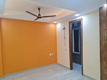 Room in 3 BHK Builder Floor at New Colony – for Sale