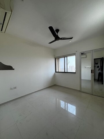 Room in 3 BHK Apartment at Lodha Splendora, Ghodbunder Road – for Rent