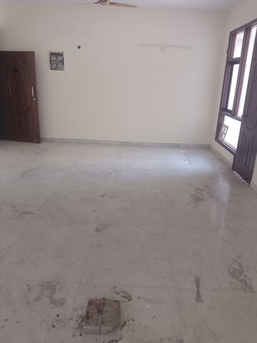 Master Bedroom in 4 BHK Apartment at Dron Kunj Apartments, Sector 9a – for Sale