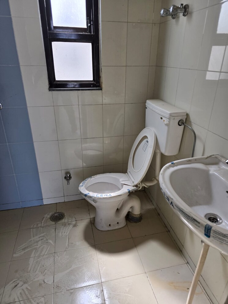 Bathroom, mansarovar 3 Bedroom 1500 Sq.Ft. Apartment In Mansarovar Jaipur 8381941