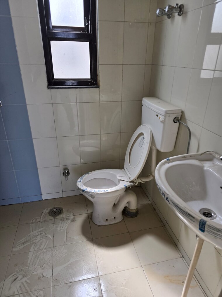 Bathroom, mansarovar 3 Bedroom 1500 Sq.Ft. Apartment In Mansarovar Jaipur 8381941