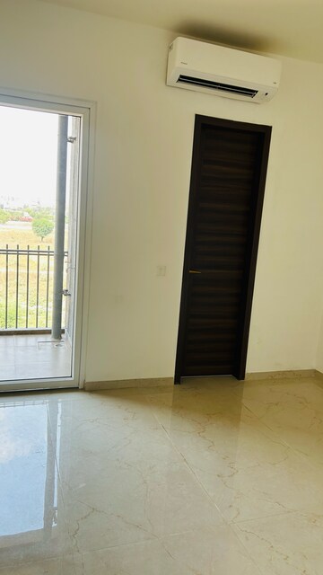 Room in 3 BHK Apartment at Smart World Orchard, Sector 61 – for Rent