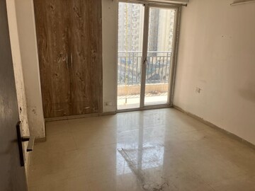 Room in 2.5 BHK Apartment at Nirala Estate, Tech Zone 4 Greater Noida – for Sale