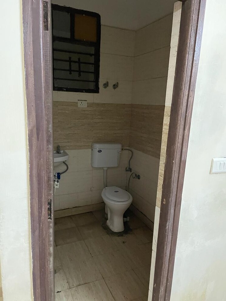 Bathroom, vpa-sai-city 1 RK 460 Sq.Ft. Builder Floor In Gaur City 1 Greater Noida 8382146