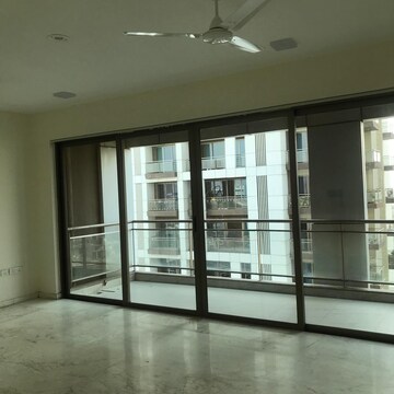 Room in 3.5 BHK Apartment at Tata Primanti Villas, Sector 72 – for Rent