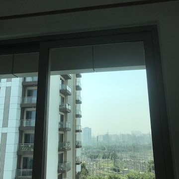 Room in 3.5 BHK Apartment at Tata Primanti Villas, Sector 72 – for Rent