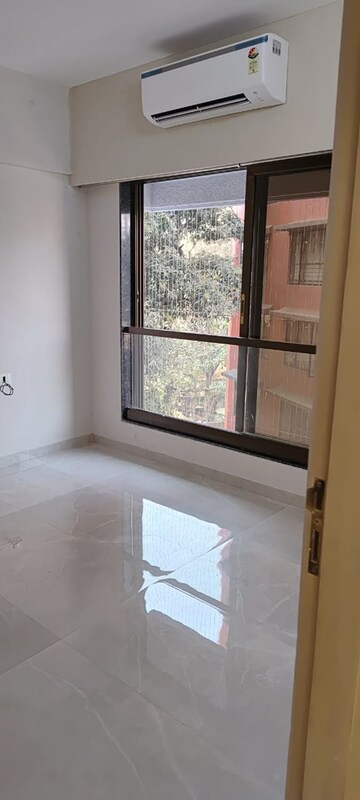 Bedroom in 2 BHK Apartment at Sindhi Society – for Rent