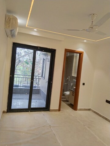 Room in 4 BHK Independent House at Navjeevan Vihar – for Rent