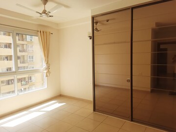 Room in 2.5 BHK Apartment at Bhartiya Nikoo Homes Phase 2, Thanisandra Main Road – for Rent