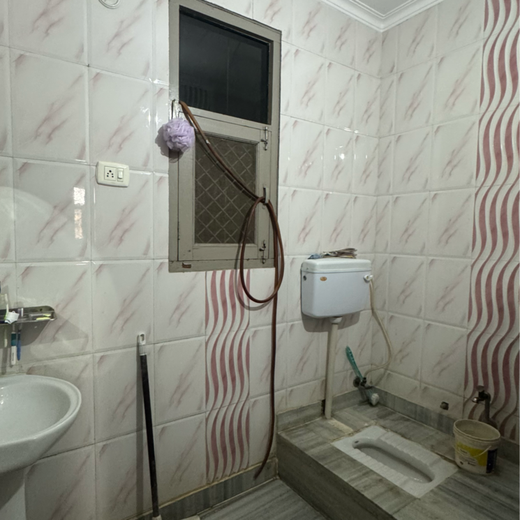 Bathroom, mohan garden 3 Bedroom 900 Sq.Ft. Builder Floor In Mohan Garden Delhi 8382231